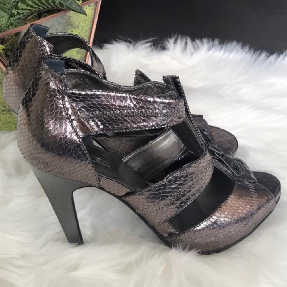 PREVIEW Pewter Heel NWT
